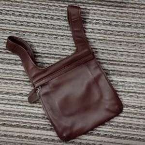 Vintage Rare COACH #9405 Slim
Hippie Backpack Brown Leather.